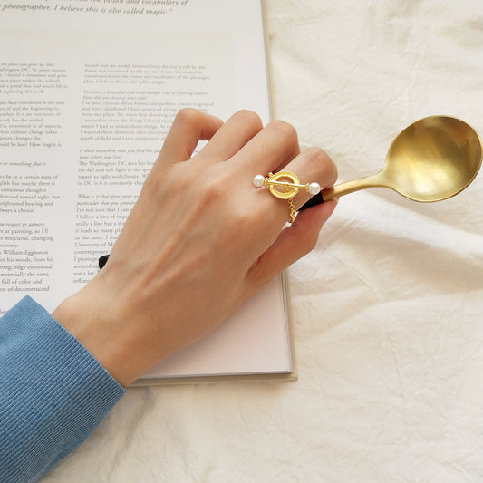 Pearl interlocking ring, ring, ring